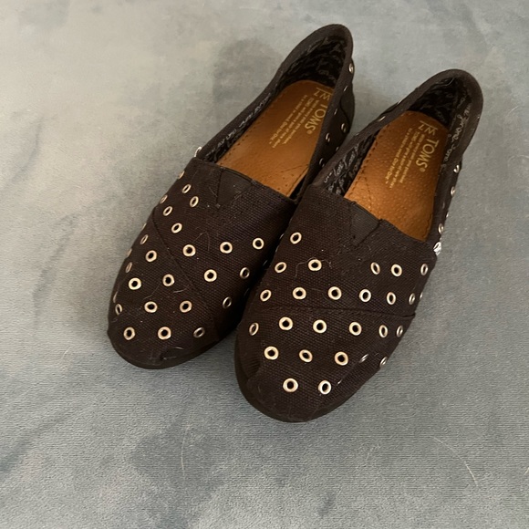 Sale! Black grommet canvas TOMS—gently loved - Picture 3 of 7